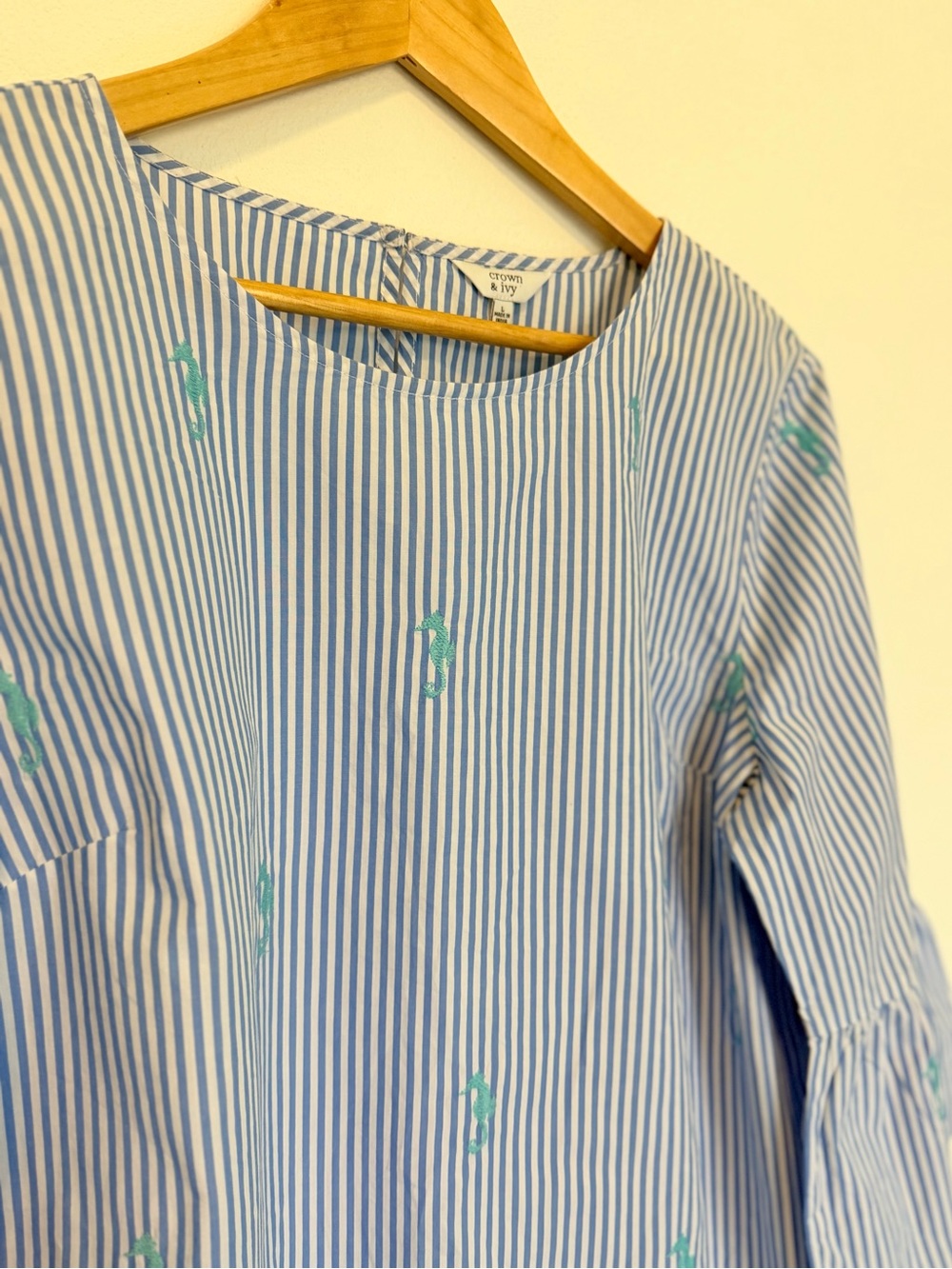 Crown & Ivy 100% cotton Blue Stripe Seahorse Bell Sleeve Blouse Size L - Picture 3 of 9